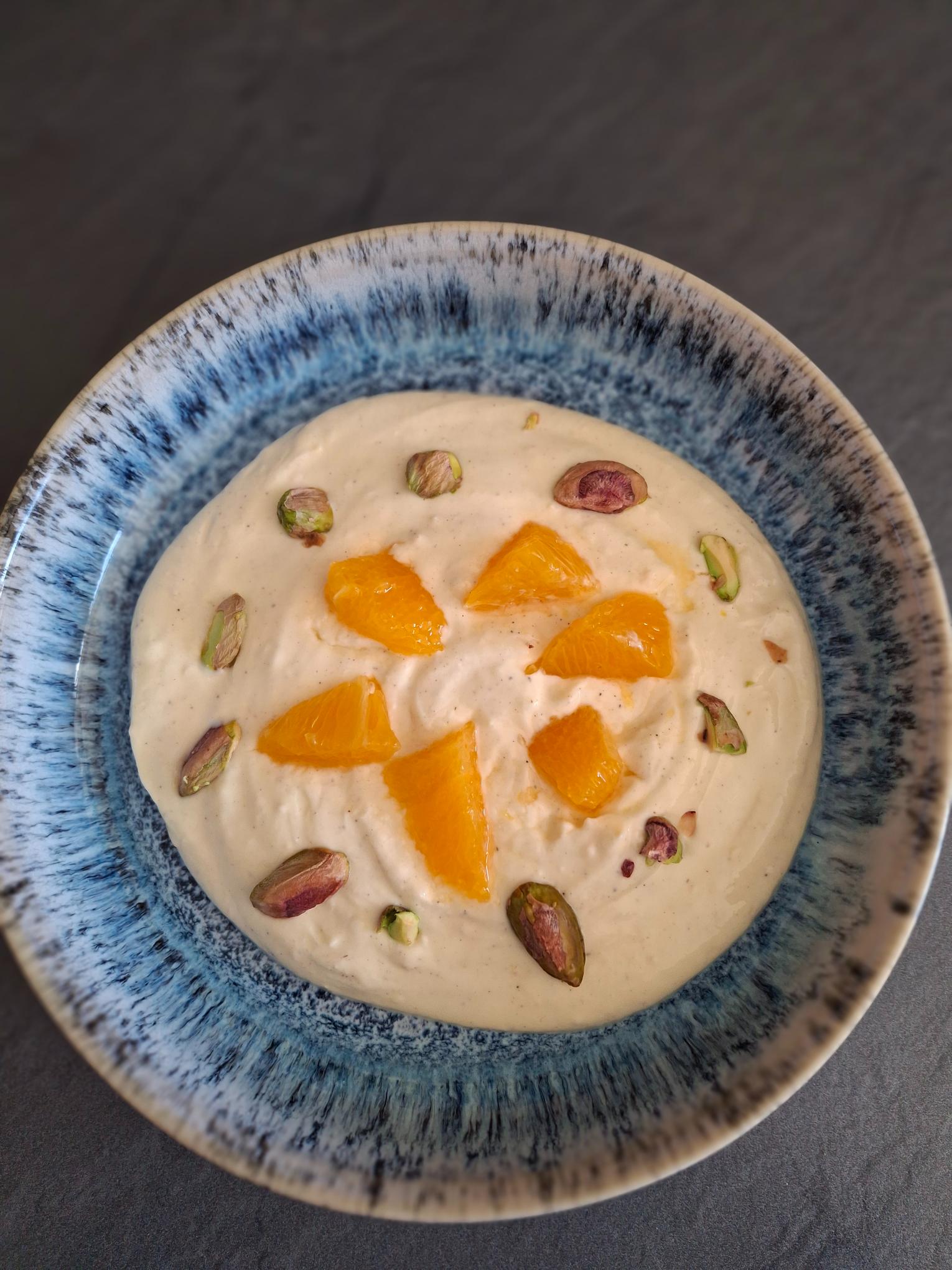 Carina Palm Diätologin aus Graz und dem Murtal stellt ein neues Rezept vor: Orangen-Vanille-Topfencreme: Ein erfrischendes Dessert für die ganze Familie