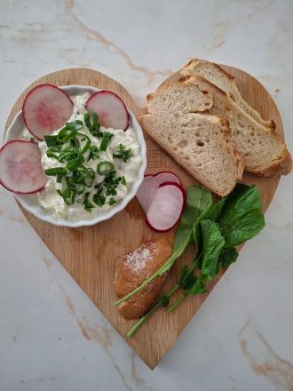 Carina Palm Diätologin und Ernährungsexpertin aus Graz und dem Murtal hat ein neues gesundes Rezept kreiiert, nämlich einen gesunden, eiweißreichen Frühlingsaufstrich! Ideal zum Abnehmen, bei PCOS, oder für Kinder als Jausenaufstrich.