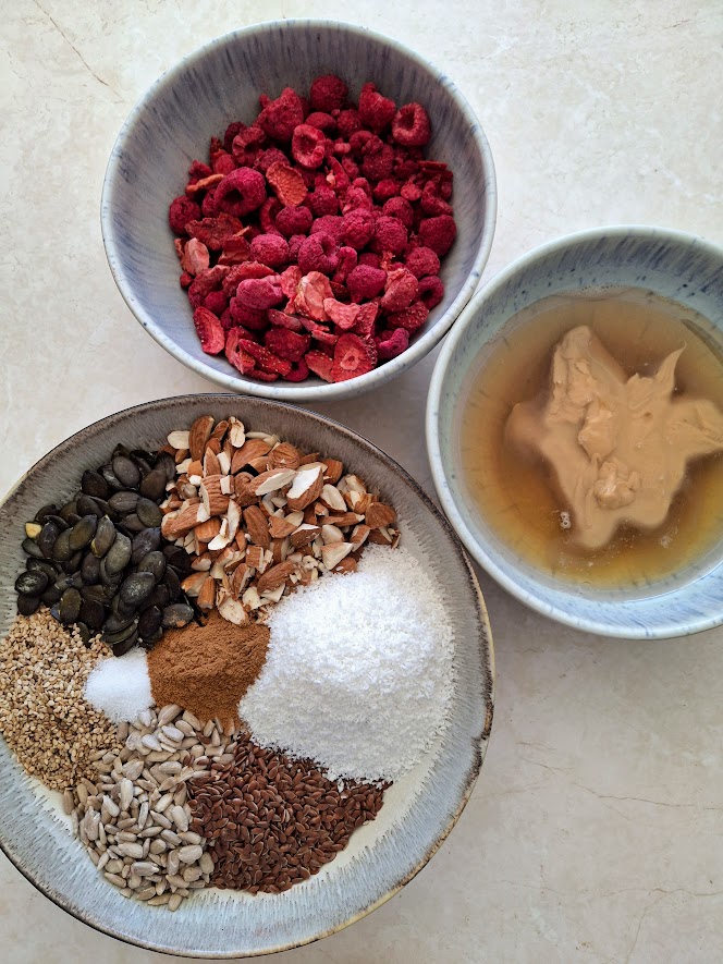 Carina Palm Diätologin aus Graz, Murtal und online hat ein neues Rezept für Menschen, die Abnehmen wollen oder auch Frauen und Kinder: ein gesundes Granola mit Beeren, ganz vielen Ballaststoffen und Protein