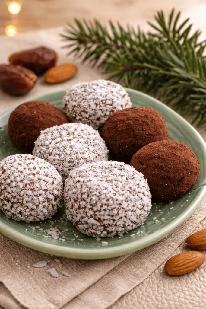 Carina Palm Diätologin aus Graaz und dem Murtal hat ein Foto aufgenommen, auf dem man weihnachtliche Lebkuchen Blis Balls sieht. Das sind kleine gesunde Schoko-Haferflocken-Nuss-Kugeln mit Lebkuchengeschmack.